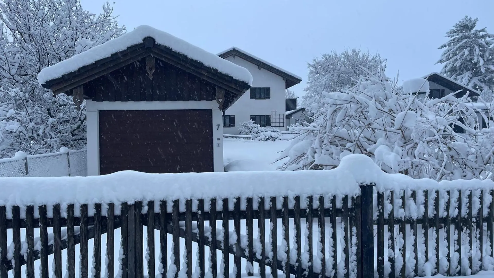 Haus Kaiserinn - Komfortable Wohnung 82 Qm Top Ausgestattet, 2 Schlafzimmer Mit Balkon Und Bergblick Flintsbach Germany